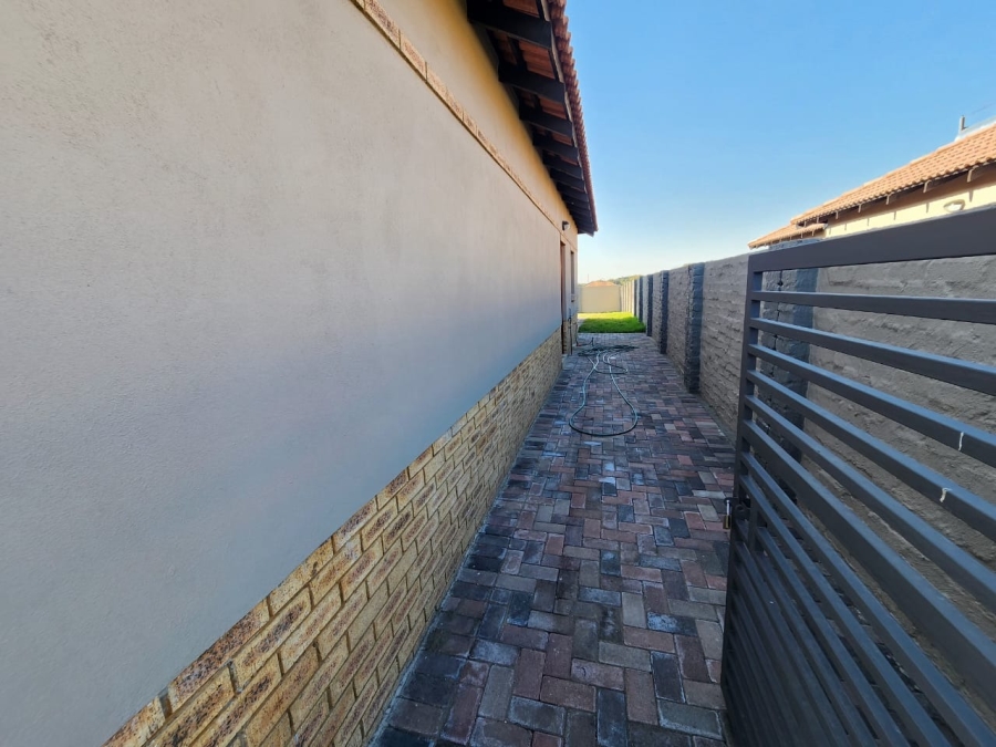 3 Bedroom Property for Sale in Hexrivier Lifestyle Estate North West